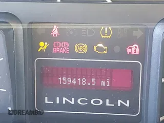 2007 Lincoln Navigator z VIN 5LMFU275X7LJ17484, wystawiony jako IAAI lot #41377997 z przebiegiem 159 418 mil mil oraz . Historia ofert i sprzedaży dostępna na DreamBid. Obrazek 15.