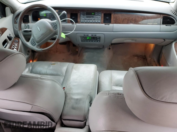 2001 Lincoln Town Car Signature with VIN 1LNHM82W11Y683915, listed as a Copart auction lot 50395865 with Not provided miles and Non repairable. Bid and sale history available at DreamBid. Image 8.