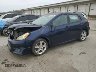 2009 Toyota Matrix S z VIN 2T1KE40E79C021413, wystawiony jako Copart lot #58497695 z przebiegiem 233 391 mil mil oraz Nie do naprawy • Non repairable. Historia ofert i sprzedaży dostępna na DreamBid. Obrazek 1.