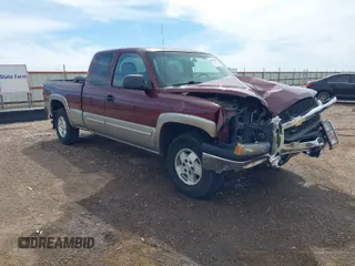 2003 Chevrolet Silverado 1500 LS with VIN 2GCEK19T631385785, listed as a IAAI auction lot 41813987 with 215,131 mi miles. Bid and sale history available at carsss.com. Image 1.