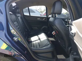 2017 Alfa Romeo Giulia Ti z VIN ZARFAECN3H7556727, wystawiony jako IAAI lot #41901444 z przebiegiem 96 678 mil mil oraz . Historia ofert i sprzedaży dostępna na DreamBid. Obrazek 8.