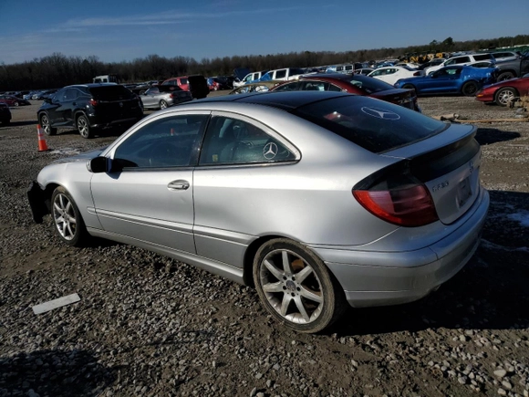 2002 Mercedes-Benz C 230/260/280/320 with VIN WDBRN47JX2A365019, listed as a Copart auction lot 88321555 with 194,316 mi miles and Salvage Title. Bid and sale history available at DreamBid. Image 2.