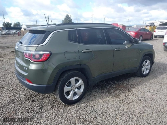 2018 Jeep Compass Latitude with VIN 3C4NJCBB2JT468805, listed as a IAAI auction lot 40621256 with 115,501 mi miles. Bid and sale history available at carsss.com. Image 4.