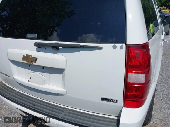 2007 Chevrolet Suburban LTZ with VIN 1GNFK16367J193729, listed as a IAAI auction lot 42621298 with 262,721 mi miles and . Bid and sale history available at DreamBid. Image 17.