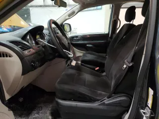 2012 Dodge Grand Caravan SE with VIN 2C4RDGBG7CR198262, listed as a Copart auction lot 55317675 with 380,267 mi miles and Clean Title. Bid and sale history available at DreamBid. Image 7.