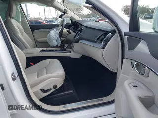 2022 Volvo XC90 Momentum with VIN YV4102CK2N1783804, listed as a IAAI auction lot 41171558 with 18,828 mi miles and . Bid and sale history available at DreamBid. Image 5.