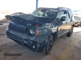 2023 Jeep Renegade Trailhawk z VIN ZACNJDC10PPP37182, wystawiony jako Copart lot #49251315 z przebiegiem 13 779 mil mil oraz Szkoda całkowita • Salvage title. Historia ofert i sprzedaży dostępna na DreamBid. Obrazek 1.