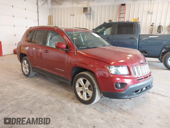 2016 Jeep Compass Latitude z VIN 1C4NJDEB5GD573256, wystawiony jako IAAI lot #42372586 z przebiegiem 47 920 mil mil oraz . Historia ofert i sprzedaży dostępna na DreamBid. Obrazek 1.