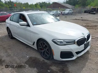 2022 BMW 5 Series 530i xDrive z VIN WBA13BJ00NWX59528, wystawiony jako IAAI lot #42388427 z przebiegiem 50 374 mil mil oraz . Historia ofert i sprzedaży dostępna na DreamBid. Obrazek 1.
