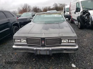1985 Oldsmobile 88 z VIN 1G3BN37Y4FY310105, wystawiony jako Copart lot #81646554 z przebiegiem 102 029 mil mil oraz Czysty tytuł • Clean title. Historia ofert i sprzedaży dostępna na DreamBid. Obrazek 5.
