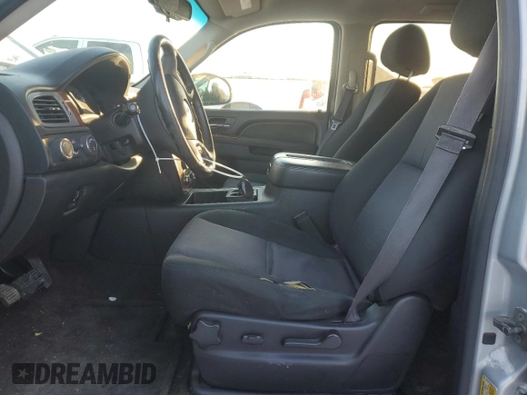2013 Chevrolet Tahoe LS with VIN 1GNSKAE02DR354919, listed as a Copart auction lot 88548315 with 297,784 mi miles and Salvage title. Bid and sale history available at DreamBid. Image 7.