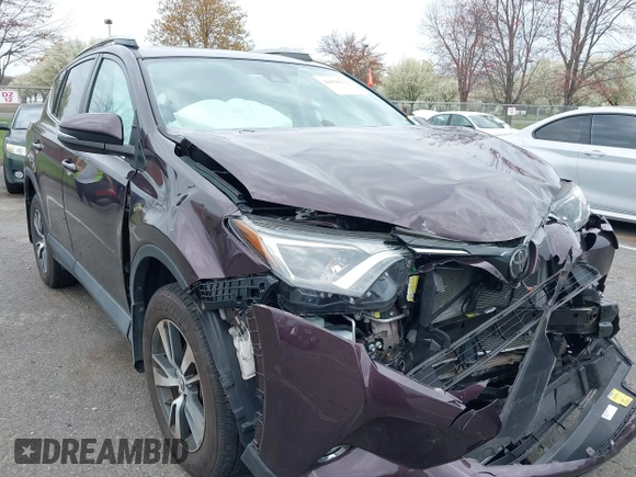 2018 Toyota RAV4 XLE with VIN 2T3RFREV5JW811742, listed as a IAAI auction lot 42030276 with 58,034 mi miles. Bid and sale history available at carsss.com. Image 1.