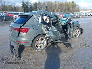 2022 Audi Q3 S line Premium z VIN WA1DECF30N1005992, wystawiony jako IAAI lot #41101352 z przebiegiem 37 399 mil mil oraz . Historia ofert i sprzedaży dostępna na DreamBid. Obrazek 4.