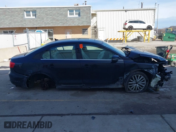 2011 Volkswagen Jetta SEL с VIN 3VWLZ7AJ7BM361967, выставлен на аукционе IAAI как лот 41697537 с пробегом Не указан миль и . История ставок и продаж доступна на DreamBid. Изображение 14.