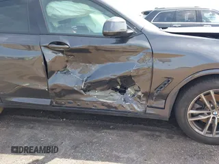 2021 BMW X4 xDrive30i z VIN 5UX2V1C02M9G88260, wystawiony jako IAAI lot #41991270 z przebiegiem 48 817 mil mil oraz . Historia ofert i sprzedaży dostępna na DreamBid. Obrazek 17.