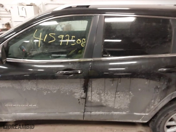 2014 Jeep Cherokee Latitude with VIN 1C4PJMCS0EW321380, listed as a IAAI auction lot 41597508 with 173,991 mi miles. Bid and sale history available at carsss.com. Image 14.
