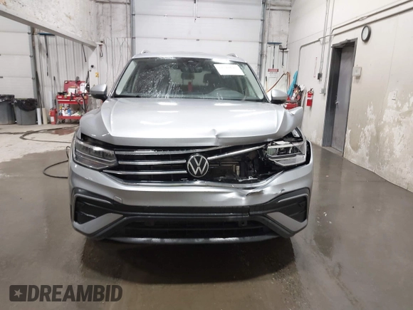 2024 Volkswagen Tiguan SE with VIN 3VV2B7AXXRM098733, listed as a IAAI auction lot 42544697 with 26,034 mi miles and . Bid and sale history available at DreamBid. Image 12.