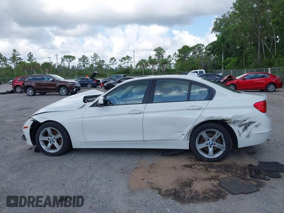 2013 BMW 3 Series 328i с VIN WBA3A5G55DNP19761, выставлен на аукционе IAAI как лот 42311901 с пробегом 205 691 миль миль и . История ставок и продаж доступна на DreamBid. Изображение 13.