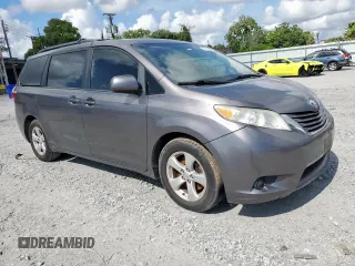 2017 Toyota Sienna LE Auto Access Seat with VIN 5TDKZ3DC2HS866571, listed as a Copart auction lot 62213225 with 215,638 mi miles and Salvage title. Bid and sale history available at DreamBid. Image 4.
