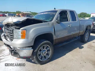 2007 GMC Sierra 2500HD SLT z VIN 1GTHK29667E565320, wystawiony jako IAAI lot #42128165 z przebiegiem 210 268 mil mil oraz . Historia ofert i sprzedaży dostępna na DreamBid. Obrazek 2.