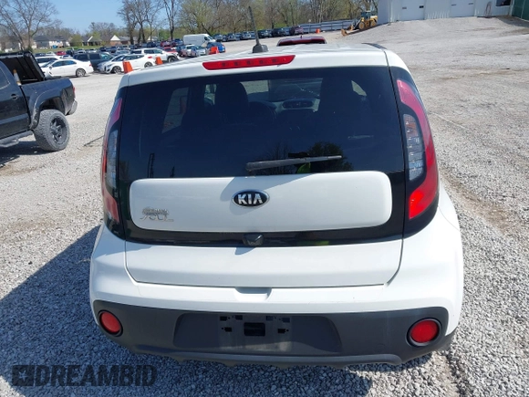 2019 Kia Soul z VIN KNDJN2A26K7912417, wystawiony jako IAAI lot #41927634 z przebiegiem 73 230 mil mil oraz . Historia ofert i sprzedaży dostępna na DreamBid. Obrazek 16.