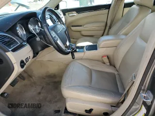 2012 Chrysler 300 Limited z VIN 2C3CCACGXCH204098, wystawiony jako Copart lot #49424685 z przebiegiem 258 888 mil mil oraz Szkoda całkowita • Salvage title. Historia ofert i sprzedaży dostępna na DreamBid. Obrazek 7.