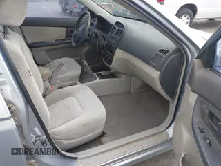 2005 Kia Spectra LX with VIN KNAFE121755142490, listed as a IAAI auction lot 42085928 with 170,406 mi miles. Bid and sale history available at carsss.com. Image 5.