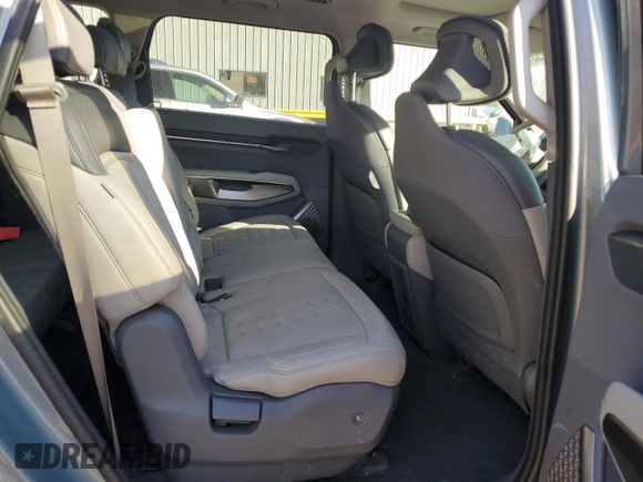 2024 Kia EV9 Wind z VIN KNDAFFS53R6044485, wystawiony jako Copart lot #42955125 z przebiegiem 8 884 mil mil oraz Szkoda całkowita • Salvage title. Historia ofert i sprzedaży dostępna na DreamBid. Obrazek 12.