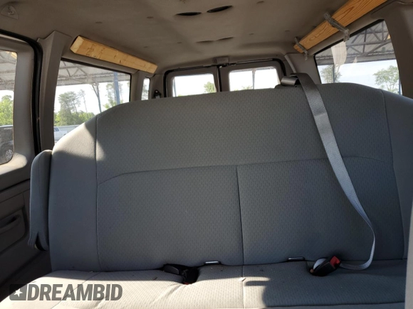 2001 Ford Econoline Passenger XL z VIN 1FBSS31LX1HB15466, wystawiony jako Copart lot #55667965 z przebiegiem 188 590 mil mil oraz Szkoda całkowita • Salvage title. Historia ofert i sprzedaży dostępna na DreamBid. Obrazek 10.