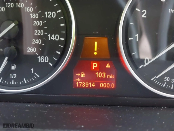 2011 BMW X5 35i with VIN 5UXZV4C54BL738262, listed as a IAAI auction lot 41633474 with 173,914 mi miles. Bid and sale history available at carsss.com. Image 15.