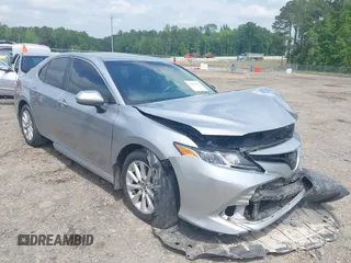 2019 Toyota Camry LE z VIN 4T1B11HK2KU198783, wystawiony jako IAAI lot #42098691 z przebiegiem 197 912 mil mil oraz . Historia ofert i sprzedaży dostępna na DreamBid. Obrazek 1.