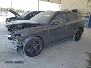 2024 Alfa Romeo Stelvio Ti z VIN ZASPAKBN5R7D80366, wystawiony jako Copart lot #54667015 z przebiegiem 9 254 mil mil oraz Nie do naprawy • Non repairable. Historia ofert i sprzedaży dostępna na DreamBid. Obrazek 1.