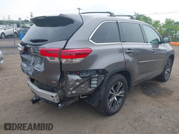 2018 Toyota Highlander LE z VIN 5TDBZRFH1JS896873, wystawiony jako IAAI lot #42501993 z przebiegiem 63 877 mil mil oraz . Historia ofert i sprzedaży dostępna na DreamBid. Obrazek 4.