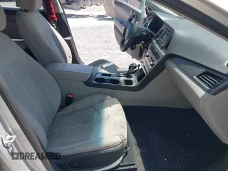 2015 Hyundai Sonata SE z VIN 5NPE24AF4FH082871, wystawiony jako IAAI lot #42415481 z przebiegiem 174 532 mil mil oraz . Historia ofert i sprzedaży dostępna na DreamBid. Obrazek 5.