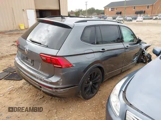2020 Volkswagen Tiguan SE with VIN 3VV3B7AX7LM163193, listed as a IAAI auction lot 41751571 with 32,352 mi miles and . Bid and sale history available at DreamBid. Image 4.