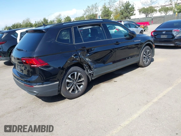 2024 Volkswagen Tiguan S z VIN 3VVRB7AX1RM136302, wystawiony jako IAAI lot #41966586 z przebiegiem 5455 mil mil oraz . Historia ofert i sprzedaży dostępna na DreamBid. Obrazek 4.