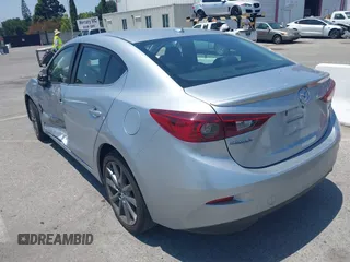2018 Mazda 3 Touring z VIN 3MZBN1V35JM272638, wystawiony jako IAAI lot #42458722 z przebiegiem 98 393 mil mil oraz . Historia ofert i sprzedaży dostępna na DreamBid. Obrazek 3.