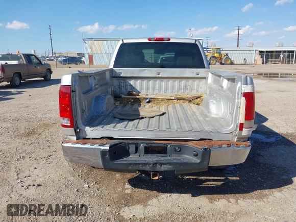 2008 GMC Sierra 1500 SLE1 z VIN 2GTEK19JX81233806, wystawiony jako IAAI lot #40382411 z przebiegiem 318 796 mil mil oraz . Historia ofert i sprzedaży dostępna na DreamBid. Obrazek 17.