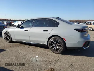 2023 BMW 7 Series 740i z VIN WBA23EH01PCM40901, wystawiony jako Copart lot #75846624 z przebiegiem 27 803 mil mil oraz Szkoda całkowita • Salvage title. Historia ofert i sprzedaży dostępna na DreamBid. Obrazek 2.