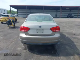 2015 Volkswagen Passat SEL Premium z VIN 1VWCV7A33FC025205, wystawiony jako IAAI lot #42098256 z przebiegiem 165 661 mil mil oraz . Historia ofert i sprzedaży dostępna na DreamBid. Obrazek 16.