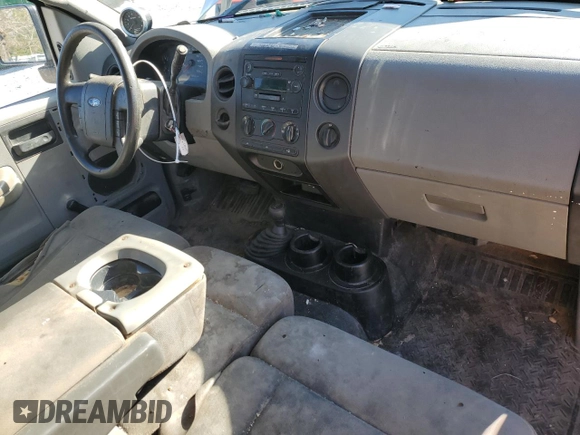 2004 Ford F-150 XL z VIN 1FTRF14W54NA69706, wystawiony jako Copart lot #41379725 z przebiegiem 234 027 mil mil oraz Nie do naprawy • Non repairable. Historia ofert i sprzedaży dostępna na DreamBid. Obrazek 8.