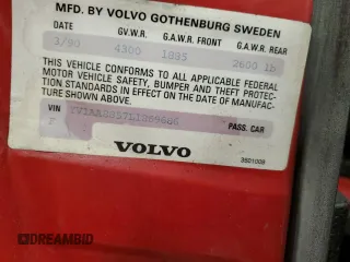 1990 Volvo 240 z VIN YV1AA8857L1869686, wystawiony jako Copart lot #52195465 z przebiegiem 139 312 mil mil oraz Tytuł czysty. Historia ofert i sprzedaży dostępna na DreamBid. Obrazek 13.