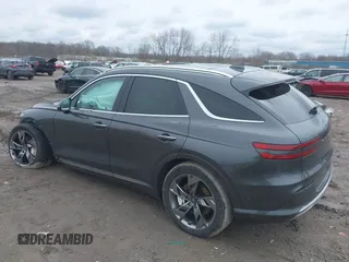 2023 Genesis GV70 Advanced z VIN 5NMMCET18PH000249, wystawiony jako IAAI lot #42013729 z przebiegiem 22 282 mil mil oraz . Historia ofert i sprzedaży dostępna na DreamBid. Obrazek 3.