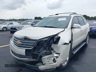 2015 Chevrolet Traverse LT z VIN 1GNKRGKD4FJ137234, wystawiony jako IAAI lot #42655806 z przebiegiem 60 871 mil mil oraz . Historia ofert i sprzedaży dostępna na DreamBid. Obrazek 6.