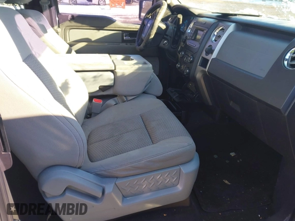 2013 Ford F-150 XL z VIN 1FTFX1EF6DFA27764, wystawiony jako IAAI lot #41255211 z przebiegiem 169 682 mil mil oraz . Historia ofert i sprzedaży dostępna na DreamBid. Obrazek 5.