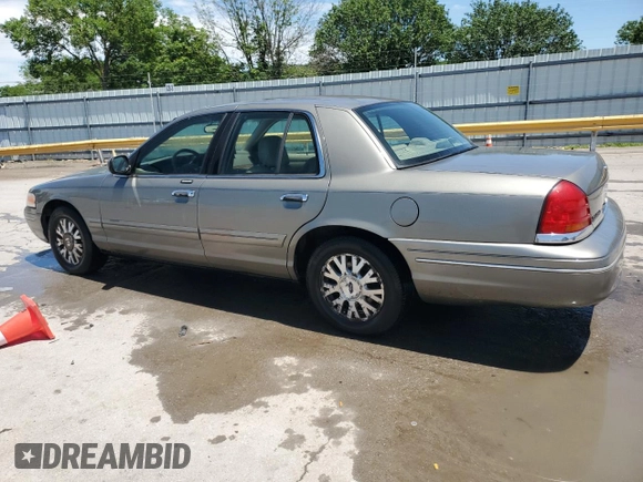 2003 Ford Crown Victoria LX z VIN 2FAFP74W43X123583, wystawiony jako Copart lot #57677555 z przebiegiem 185 336 mil mil oraz Szkoda całkowita • Salvage title. Historia ofert i sprzedaży dostępna na DreamBid. Obrazek 2.