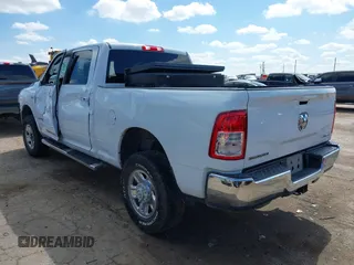 2022 Ram 2500 Big Horn с VIN 3C6UR5DJ4NG119915, выставлен на аукционе IAAI как лот 42206890 с пробегом 77 269 миль миль и . История ставок и продаж доступна на DreamBid. Изображение 3.