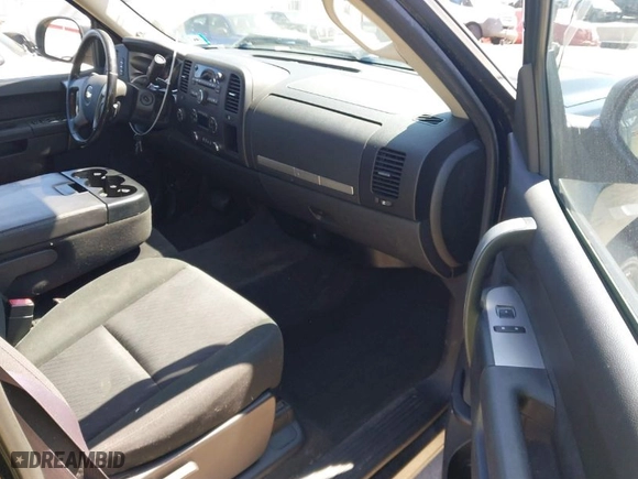 2011 Chevrolet Silverado 1500 LT with VIN 1GCRKSE3XBZ423103, listed as a IAAI auction lot 41824331 with 144,581 mi miles. Bid and sale history available at carsss.com. Image 5.