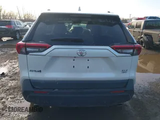 2021 Toyota RAV4 XLE Premium z VIN 2T3A1RFV2MW217009, wystawiony jako IAAI lot #41526066 z przebiegiem 36 619 mil mil oraz . Historia ofert i sprzedaży dostępna na DreamBid. Obrazek 16.