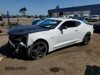 2018 Chevrolet Camaro 2SS z VIN 1G1FH1R70J0103079, wystawiony jako Copart lot #62137155 z przebiegiem 81 249 mil mil oraz Czysty tytuł • Clean title. Historia ofert i sprzedaży dostępna na DreamBid. Obrazek 1.